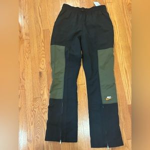 NWT NIKE LOOSE CUT FULL LENGTH - Size M